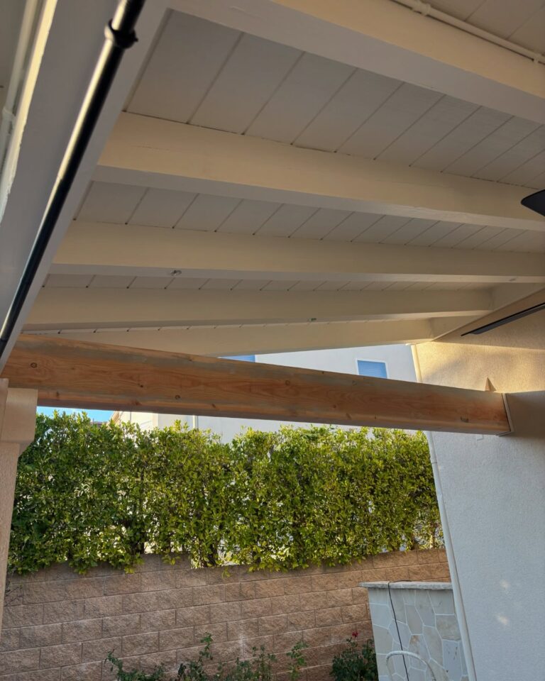 Custom deck and pergola build by ProHands in Los Angeles, Glendale and Burbank