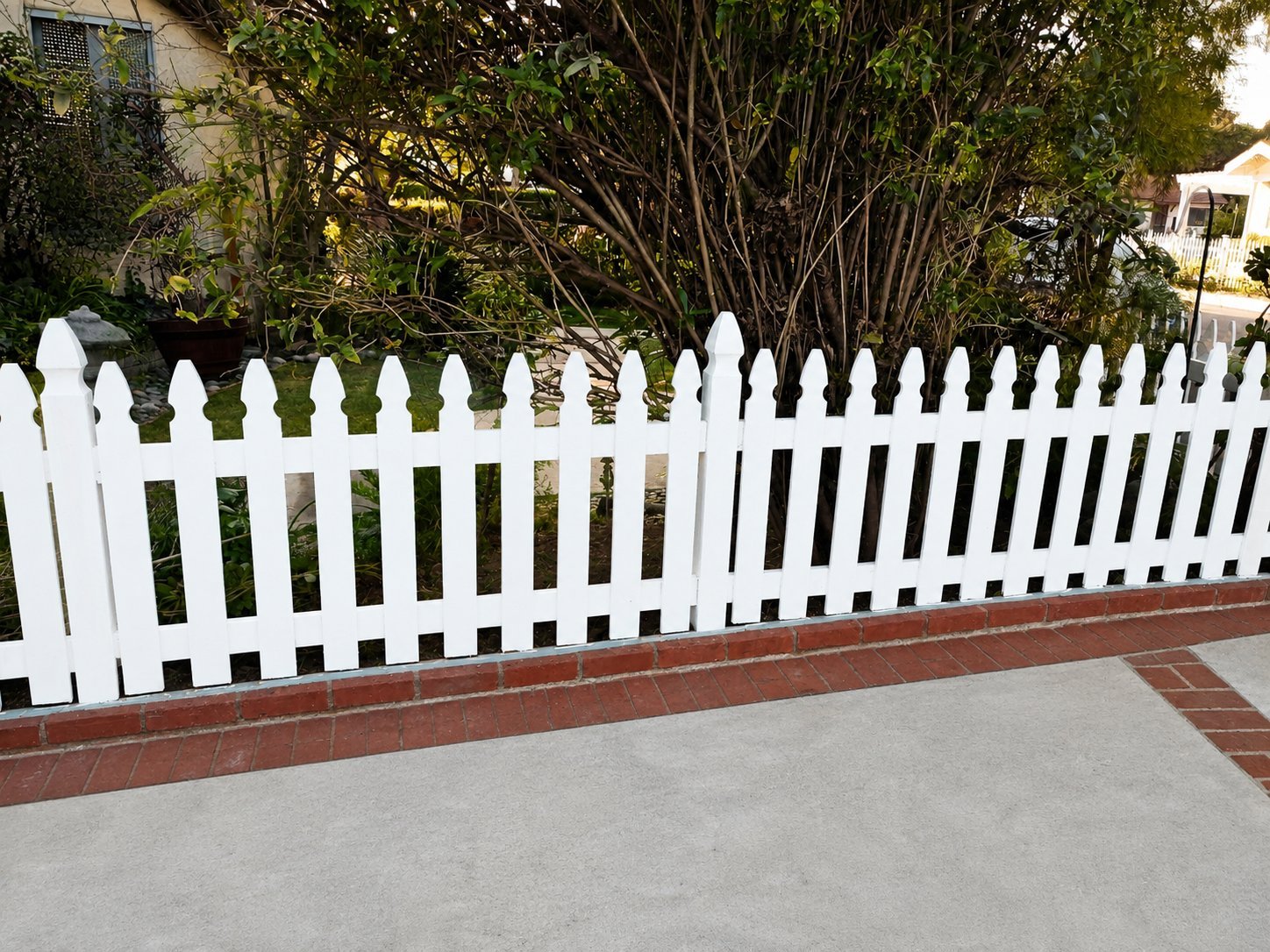 Custom front-yard white picket fence installation in Burbank