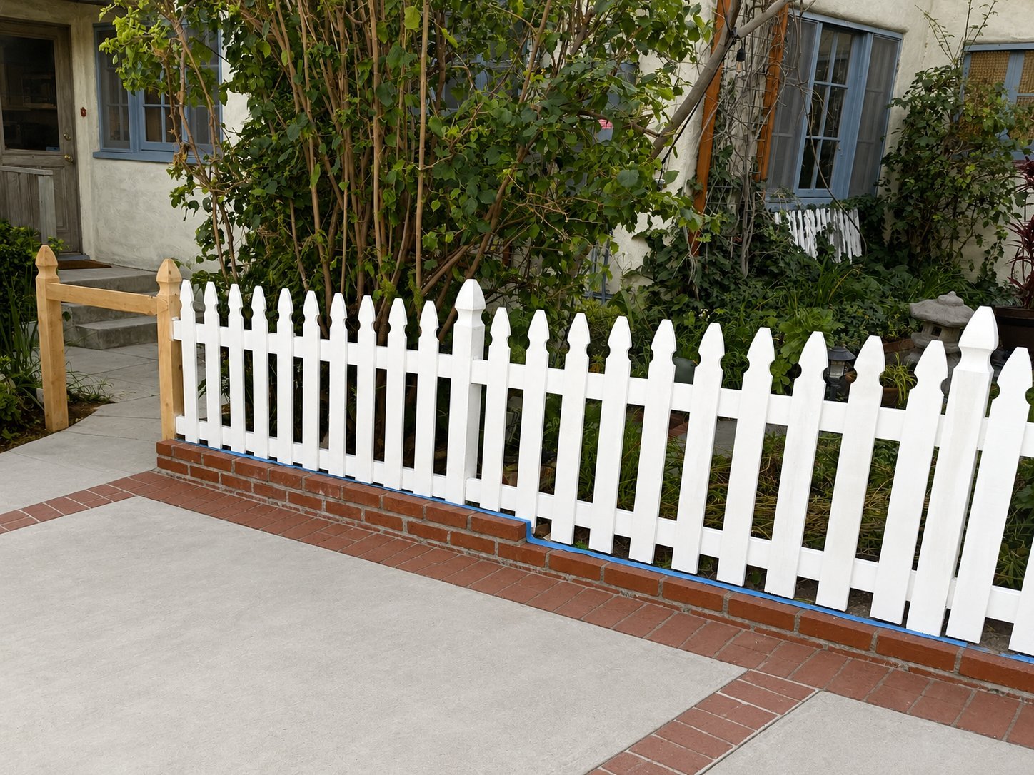 Residential white picket fence, Pasadena